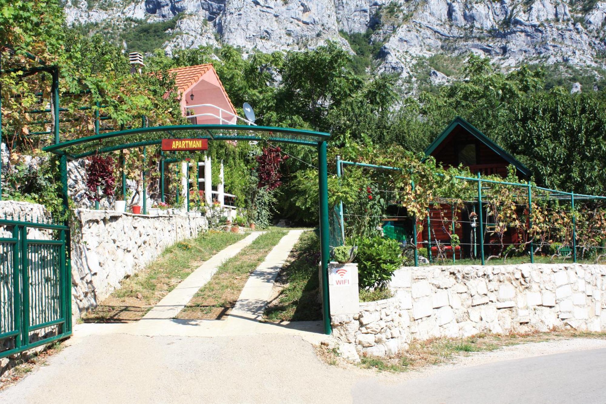 Holiday Village Ostrog Niksic Exterior foto